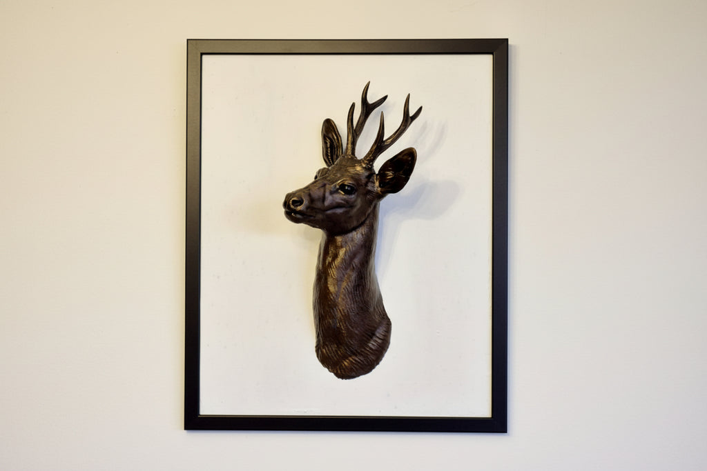 Karaca Figürlü 3 Parça Set 3D Baskı Duvar Dekoru – El Boyaması Çerçeveli Duvar Objesi (50x70 cm)