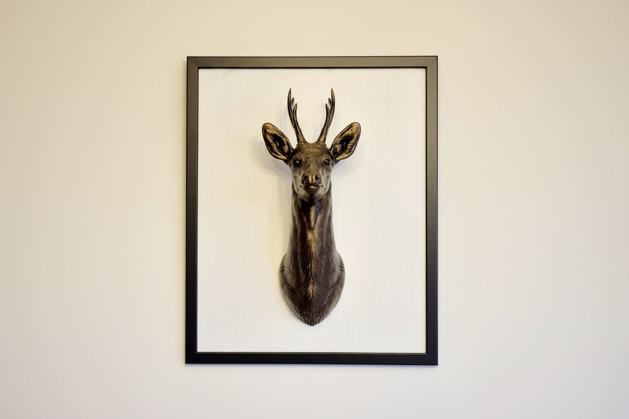 Karaca Figürlü 3 Parça Set 3D Baskı Duvar Dekoru – El Boyaması Çerçeveli Duvar Objesi (50x70 cm)